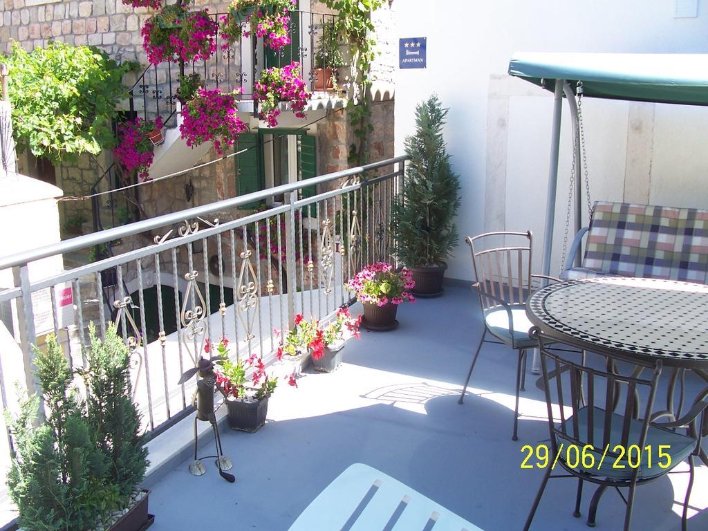 Apartment Romic Omiš Eksteriør billede