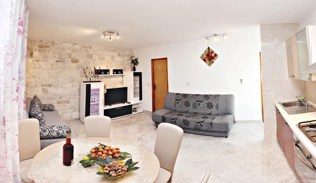 Apartment Romic Omiš Eksteriør billede