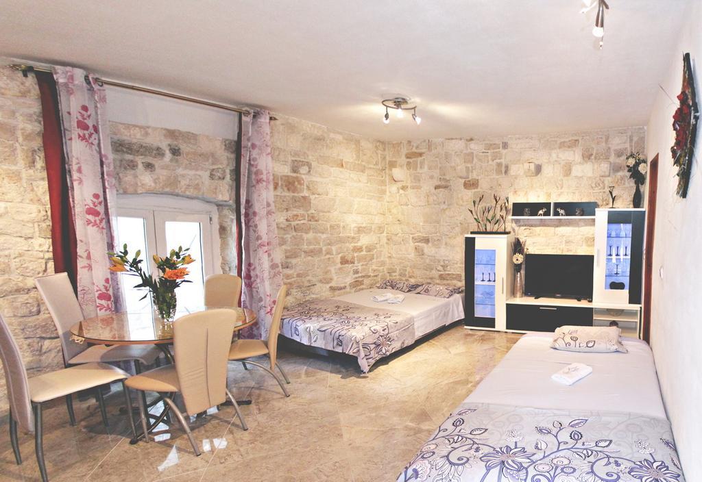 Apartment Romic Omiš Eksteriør billede