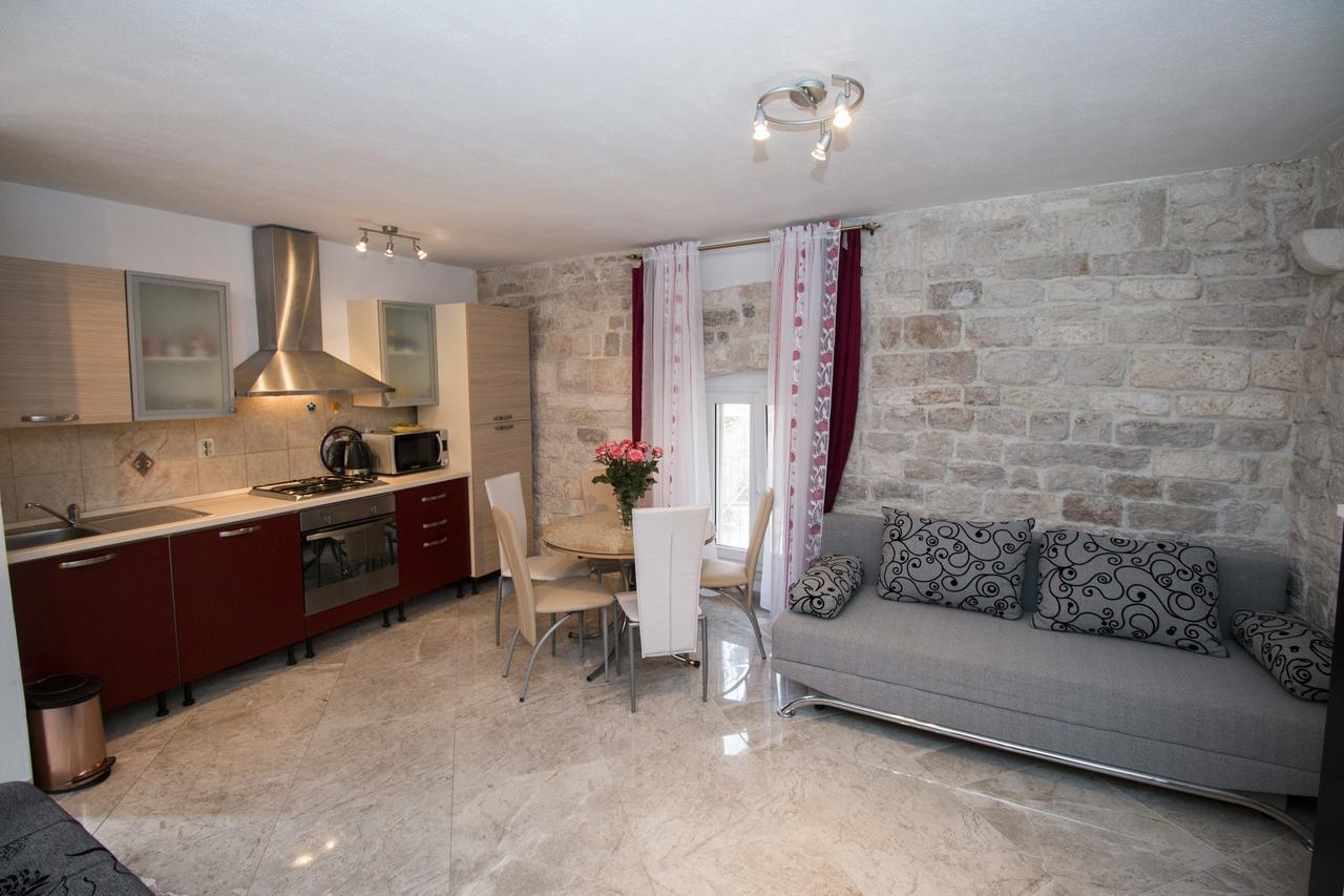 Apartment Romic Omiš Eksteriør billede